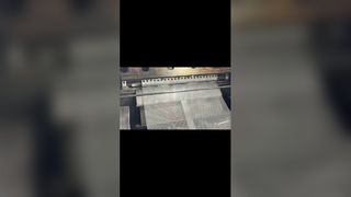 Images sur site d'usine de la production de treillis métalliques déployés