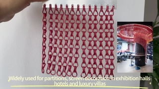 Rideau métallique à double crochet en rouge – Images en direct
