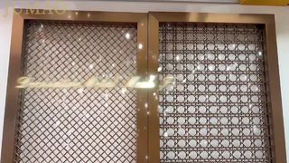 Vidéo de tournage réelle d'un treillis décoratif en métal
