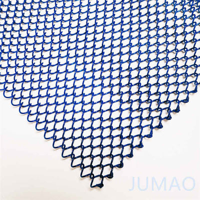 Distributeur d'espace pour rideaux en tissu en treillis métalliques