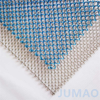 Rideaux en maille métallique à façade à motif diamant métallique pour intérieurs et extérieurs architecturaux