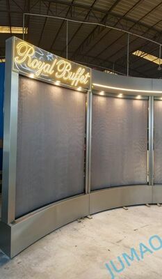 Grille innovante pour fontaine architecturale améliorant le flux d'eau