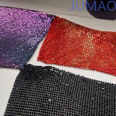 Rideaux à paillettes métalliques scintillants conçus pour les fêtes offrant des finitions étincelantes élégantes