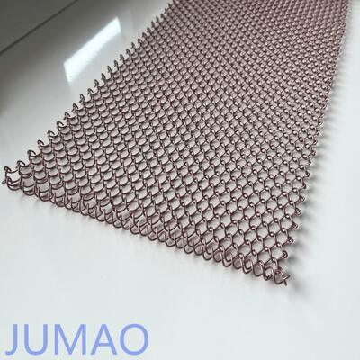 Rideau en maille à monter au plafond en acier inoxydable, idéal pour les arrière-plans et les environnements commerciaux